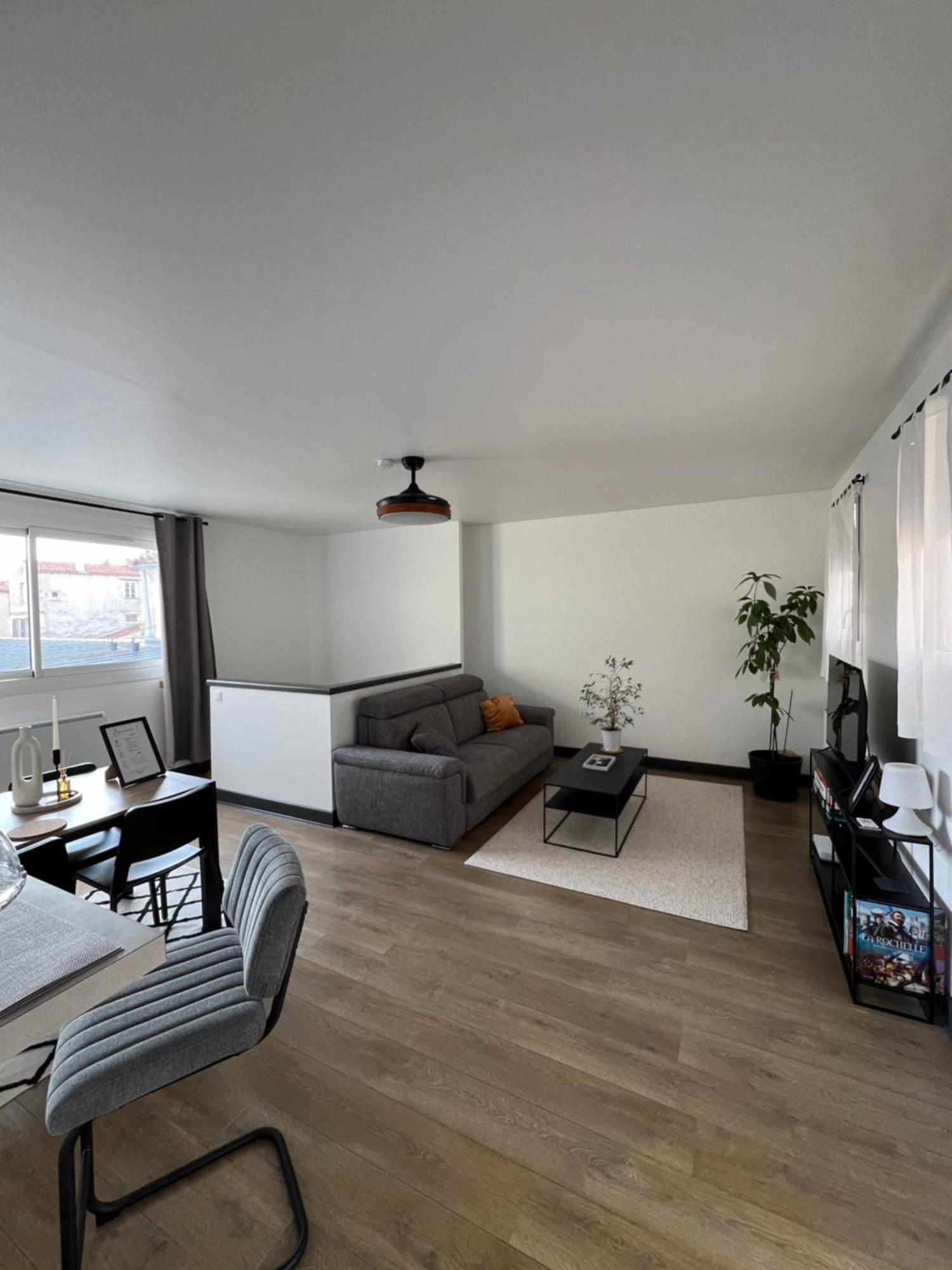 Hyper Centre A 80M Du Vieux Marche, T2 Calme Vue Sur Les Toits Rue Du Minage Appartement La Rochelle  Buitenkant foto
